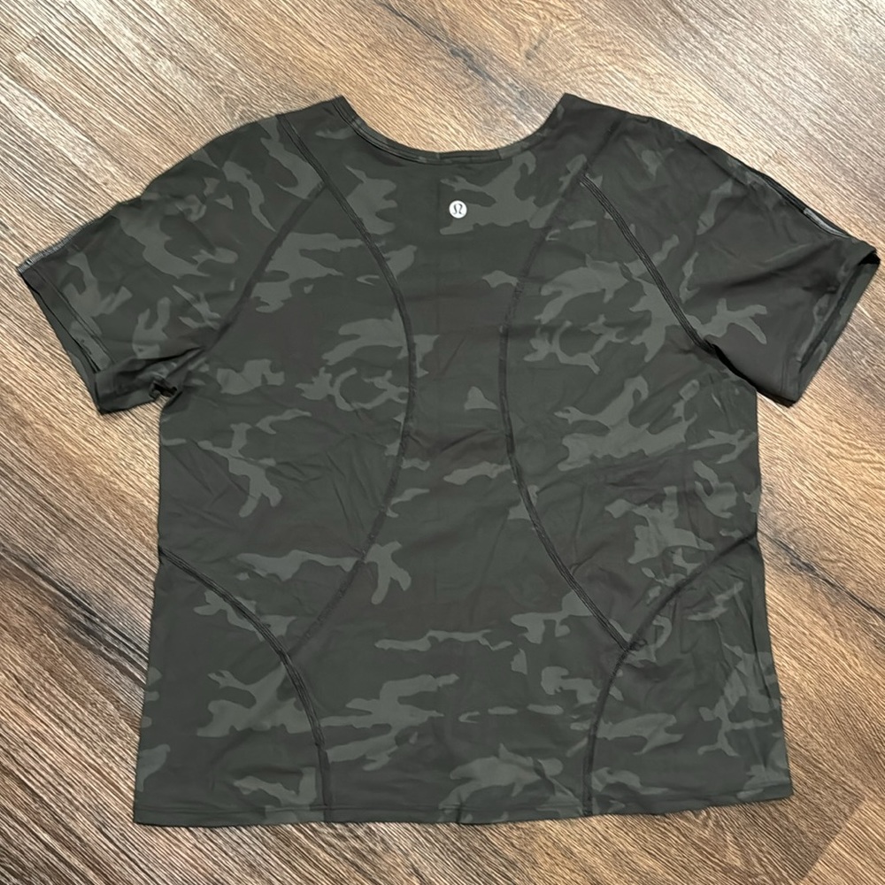 Lululemon sz6 top - Picture 2 of 2